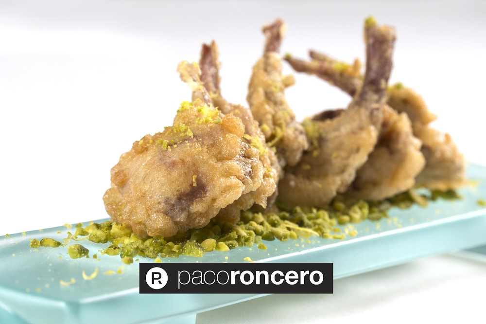 Chuletitas de conejo a la romana con limón y pistacho de Paco Roncero