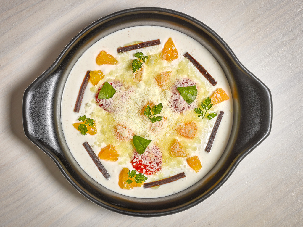 Altrapo Mazamorra de almendras, cous-cous de Idazabal, naranja y vinagre