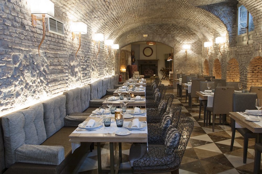 Café de Oriente, situado bajo bóvedas del siglo XVII