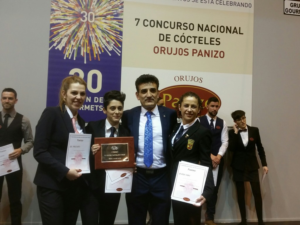 Jerónimo Panizo, con las tres ganadoras
