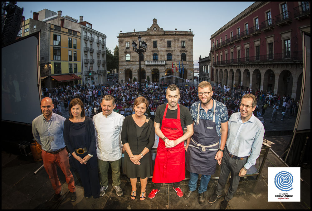 Quinta edición de los premios Sabores del Arco Atlántico, que organiza Divertia Gijón, los cocineros Álvaro Garrido (restaurante Mina de Bilbao, estrella Michelín), Fabian Feldmann (restaurante L´Impertinent de Biarritz, estrella Michelín), y Diego Fernández (restaurante Regueiro de Tox, finalista del premio Revelación Madrid Fusión y mejor croqueta del mundo) Fotografía Xurde Margaride.