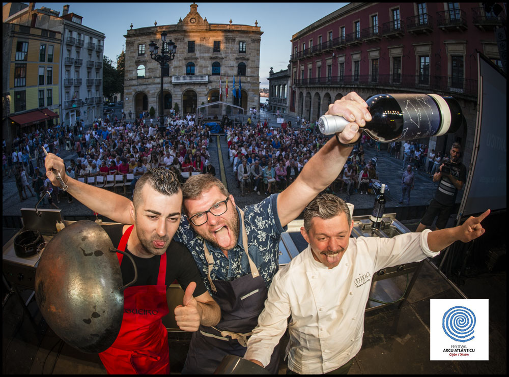Quinta edición de los premios Sabores del Arco Atlántico, que organiza Divertia Gijón, los cocineros Álvaro Garrido (restaurante Mina de Bilbao, estrella Michelín), Fabian Feldmann (restaurante L´Impertinent de Biarritz, estrella Michelín), y Diego Fernández (restaurante Regueiro de Tox, finalista del premio Revelación Madrid Fusión y mejor croqueta del mundo) Fotografía Xurde Margaride.