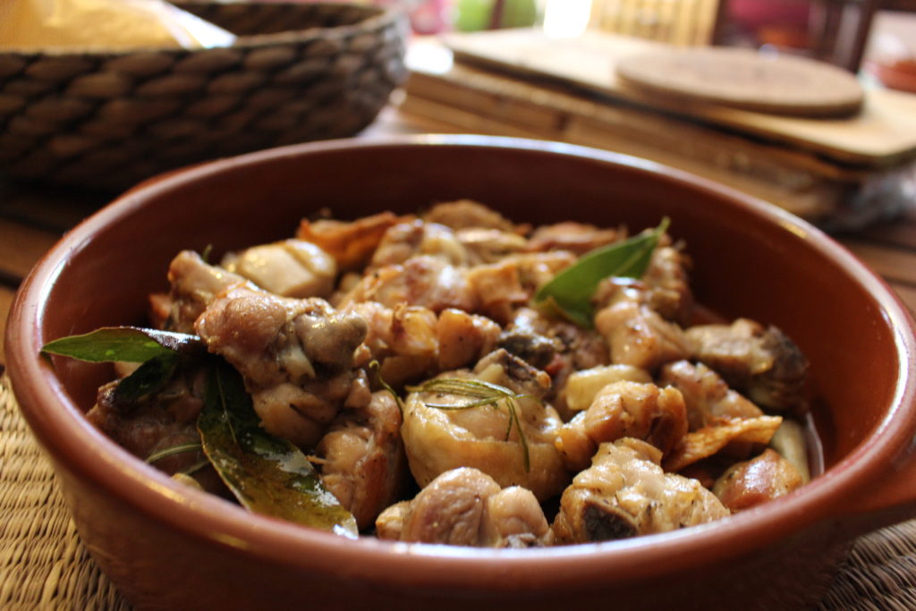 Pollo al ajillo