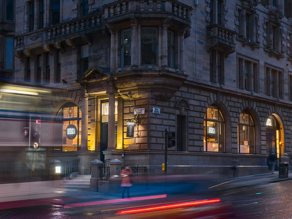 Ibérica Glasgow se sitúa en un antiguo banco situado en St. Vincent Street.