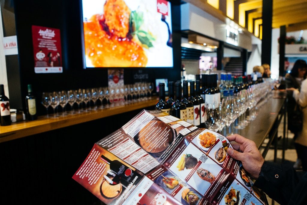 “A pie de Barra”: el certamen de pinchos premium maridados con vinos de Madrid