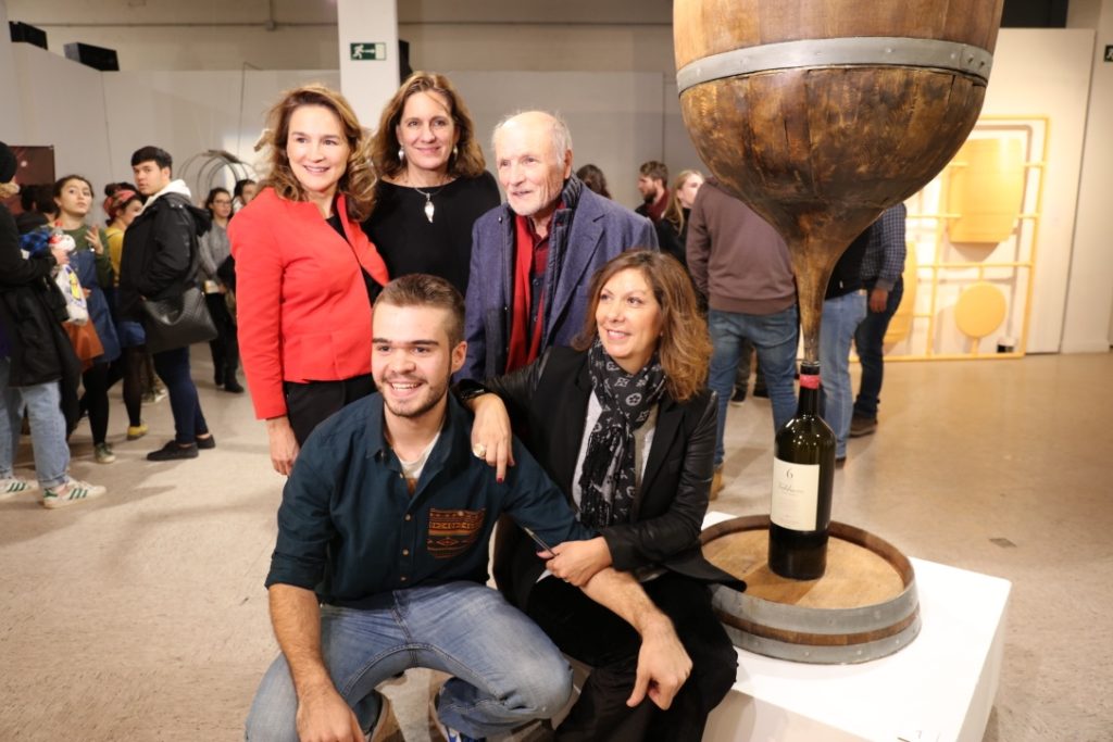 Carolina García Viadero, Elena Blanch, Antonio López, Iñaki Van der Brulé Roldán y Belén Quijada con la obra “Esencia”