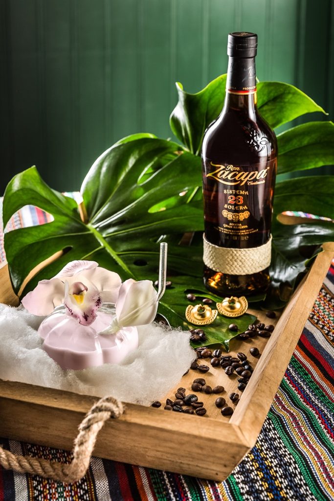 Continente mágico’ Latinoamérica ha servido de inspiración a Cabrera para crear este cóctel de sabores tropicales en homenaje a todo un continente.