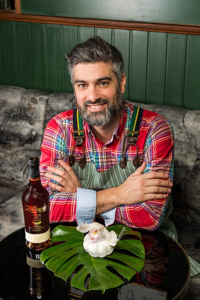 El bartender argentino Diego Cabrera 