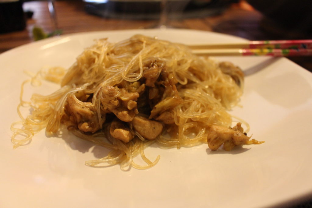Receta con aires orientales: Fideos chinos con pollo y verduras